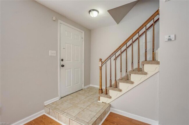 Building Photo - 436 Peregrine St