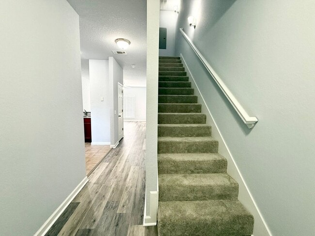 Building Photo - ***611 B Grove***