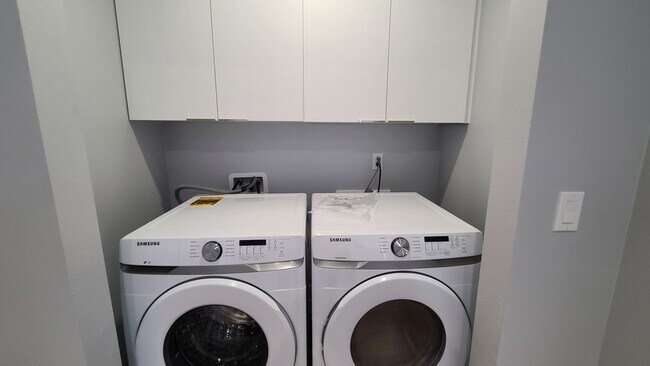 Building Photo - 84(142-144 1/2)