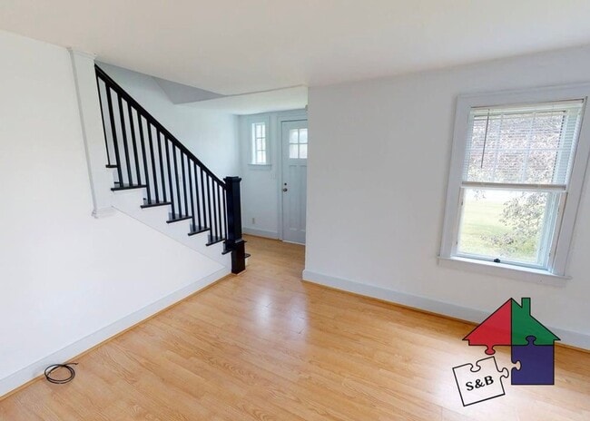 Building Photo - 858 S Barre Rd