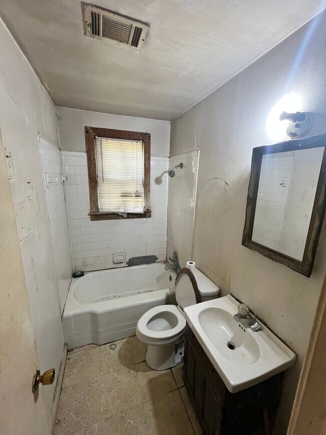 Building Photo - 3355 Lunceford St