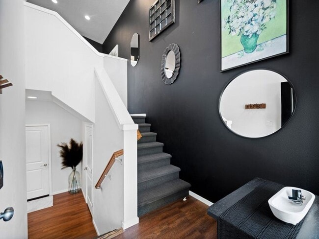Building Photo - Desirable Kendall Yards Townhouse – Modern...