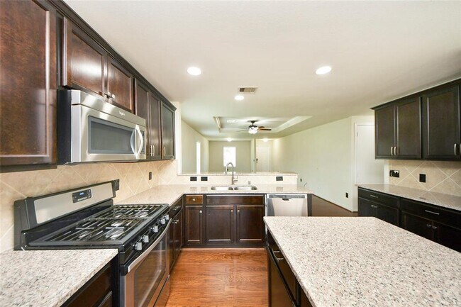 Building Photo - 5710 Camelia Evergreen Ln
