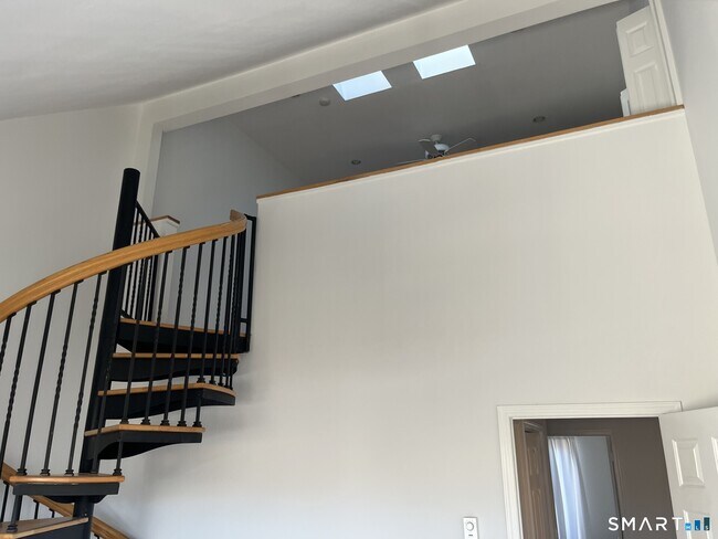 Building Photo - 9 River Rd