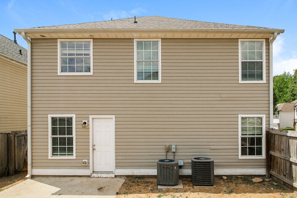 Building Photo - 5848 el Segundo Way