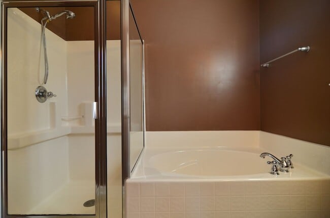 Building Photo - 242 Hawkins Creek Rd