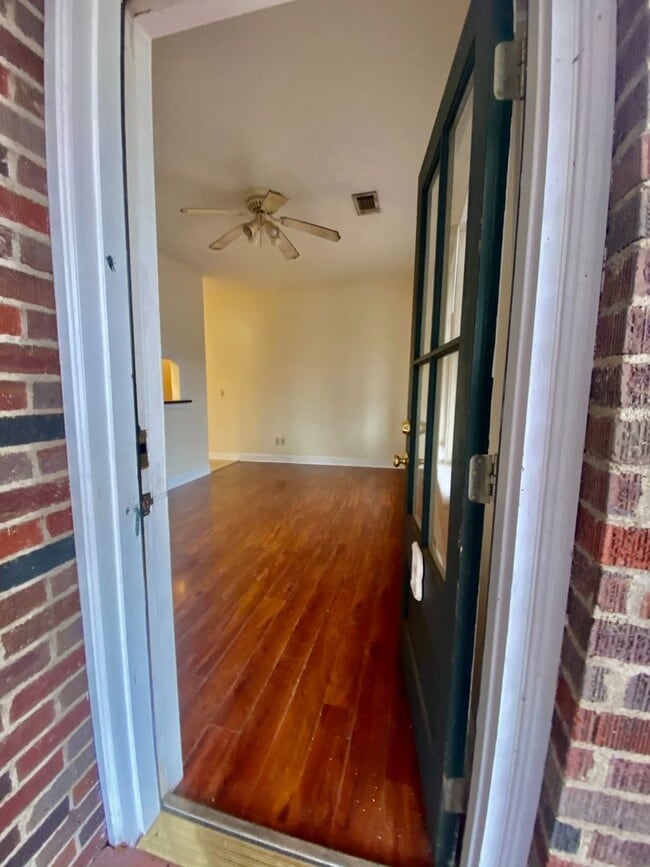 Building Photo - 326 N Madison St