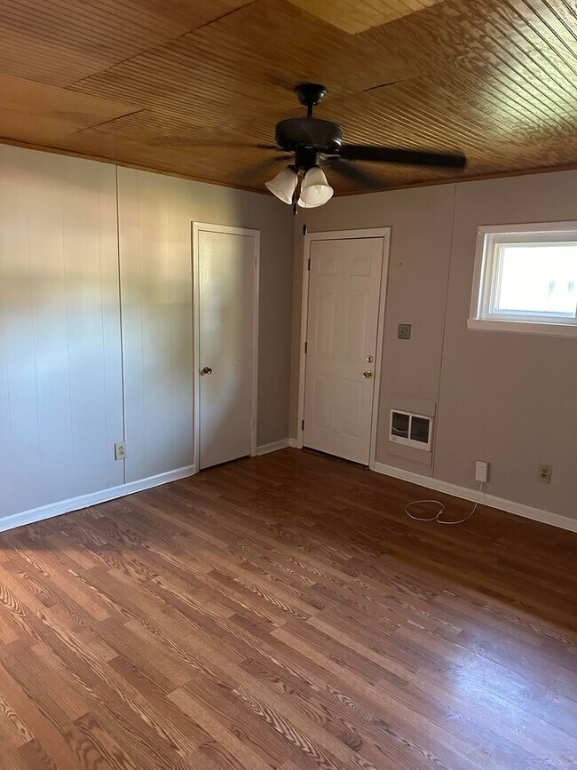 Building Photo - 1402 Rison Ave NE