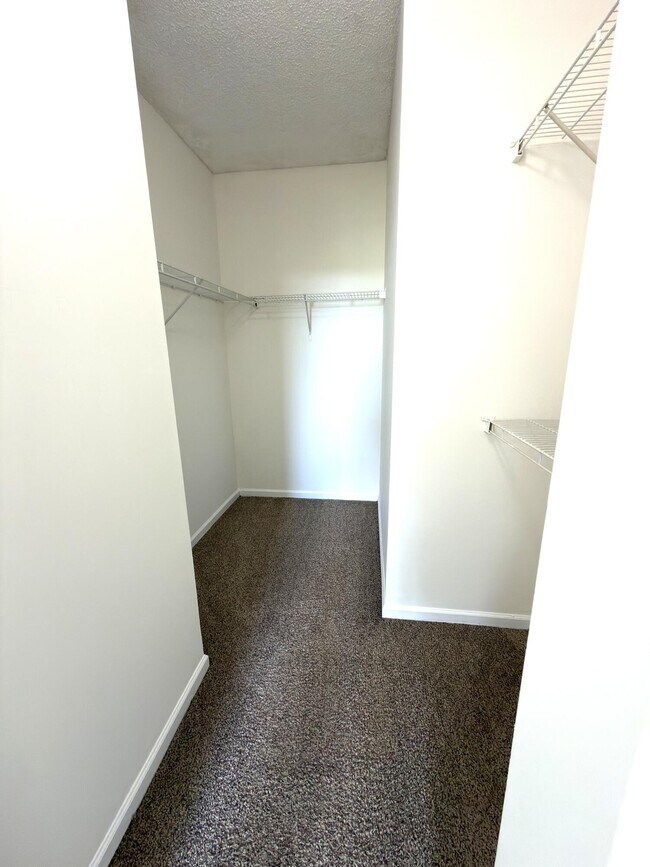 Building Photo - 5800 W Sample Rd