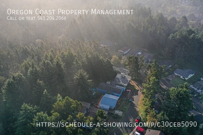 Building Photo - 3040 SE Dune Ave