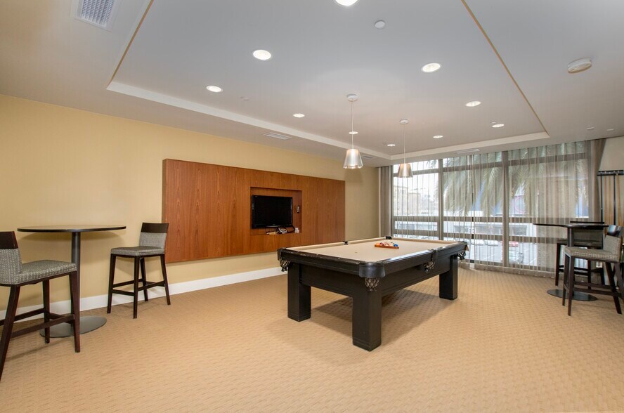 Recreation room - 88 E San Fernando St