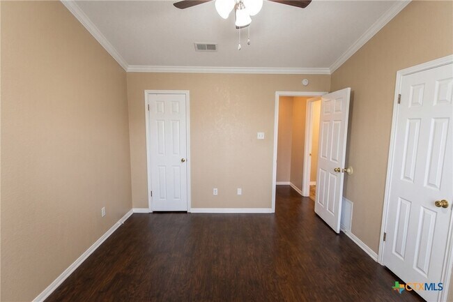 Building Photo - 223 Blanket Dr