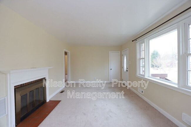 Building Photo - 8707 Mapleton Rd