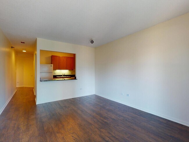 Building Photo - 400 N La Salle Dr