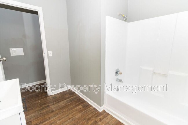 Building Photo - 2712 N Orchard Knob Ave