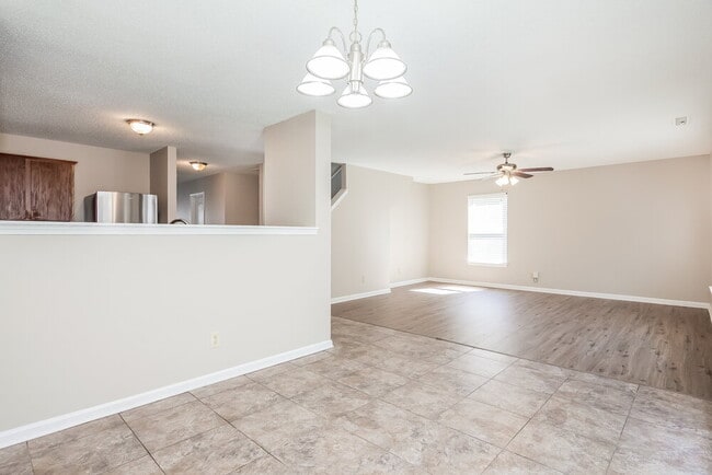 Building Photo - 1215 Willow Bridge Ct
