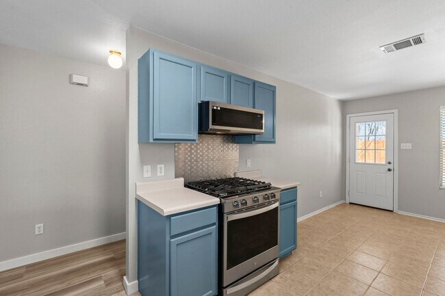 Building Photo - 164 Pearl Lake Dr