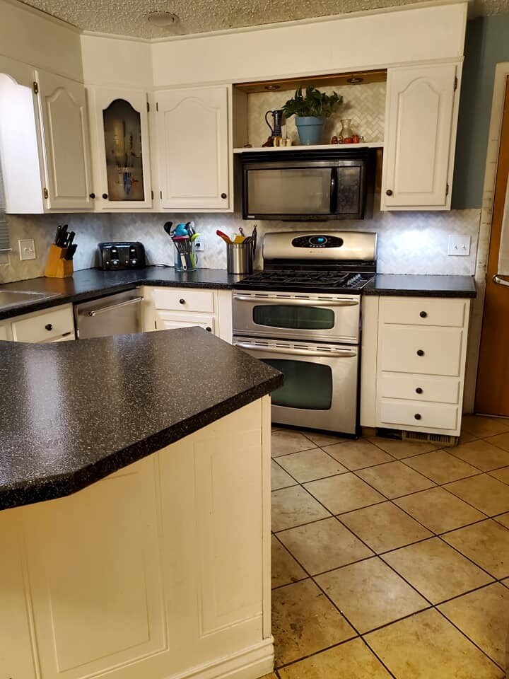 Kitchen with double oven - 1409 2nd West Hill Dr