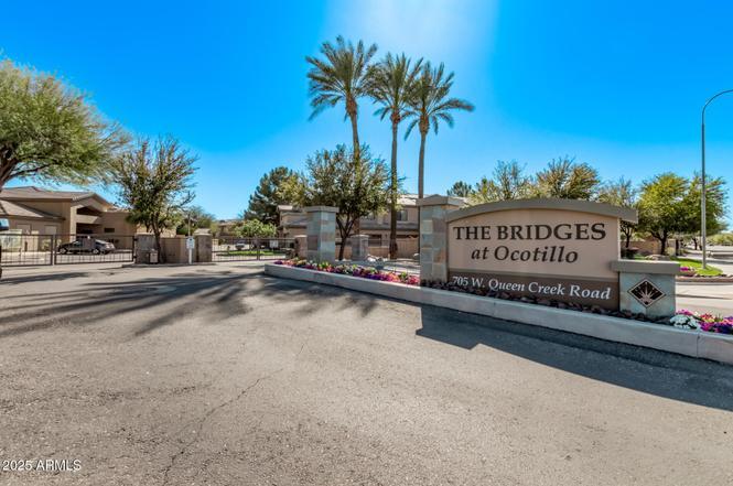 Building Photo - 705 W Queen Creek Rd