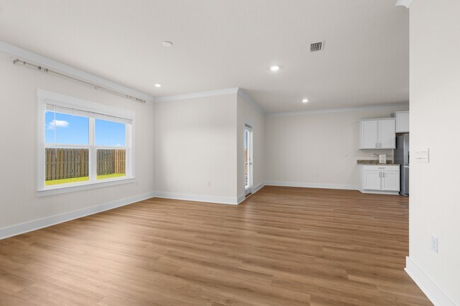 Building Photo - 1009 Hayward Lp