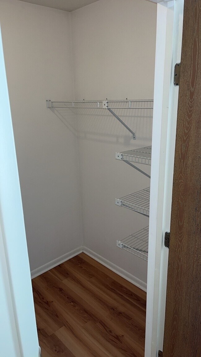 Building Photo - 1420 Lake Pointe Way