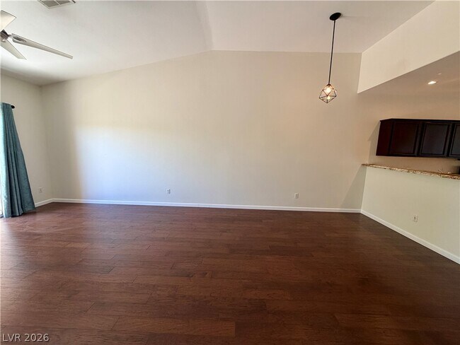 Building Photo - 704 Peachy Canyon Cir
