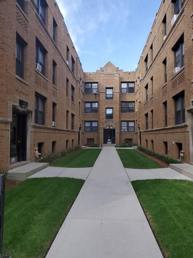 Primary Photo - 1 bedroom in Chicago IL 60626