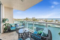 Building Photo - 2650 Lake Shore Dr