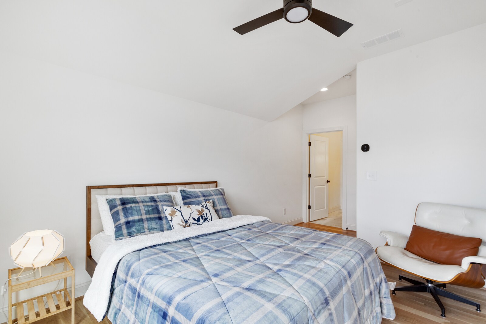 primary bedroom - 688 Exchange St SE