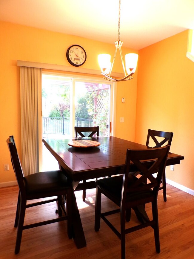 Building Photo - Cozy Hidden Gem in the Heart of Lakewood! ...