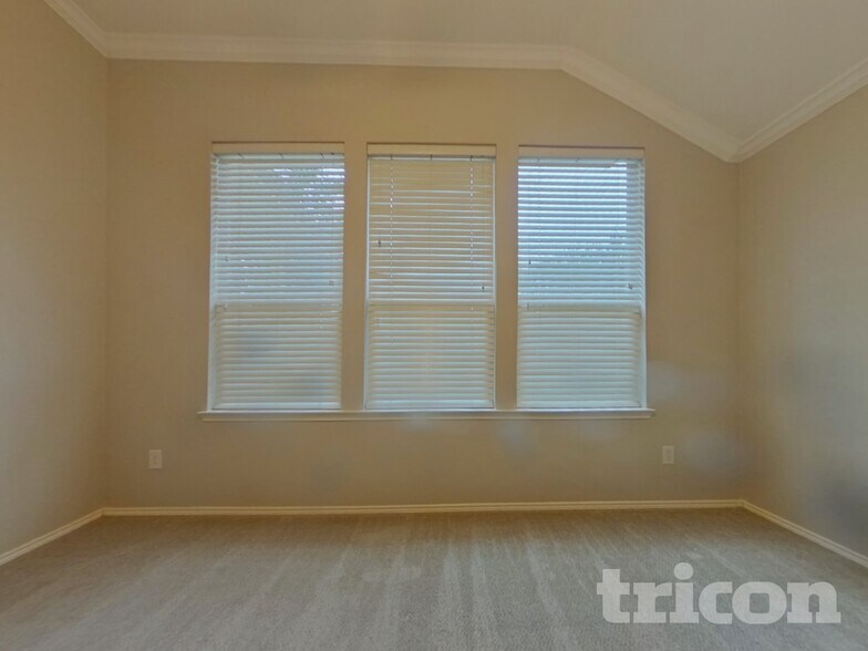 Building Photo - 6141 Tilapia Dr