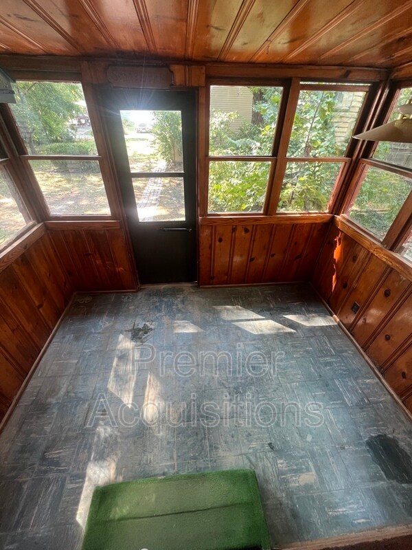 Building Photo - 126 E 3rd St