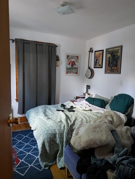 Building Photo - 27 South Crescent Circuit