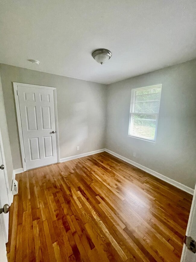 Building Photo - Newly renovated Ranch style 3 bedroom 1 ba...