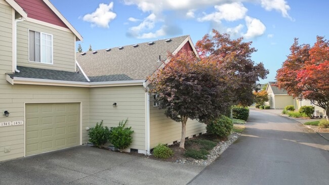 Building Photo - 1451 Thompson Cir