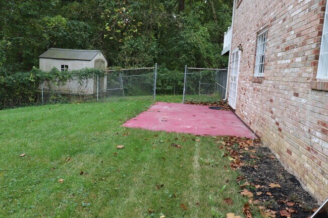 Building Photo - 2116 Trafalgar Dr