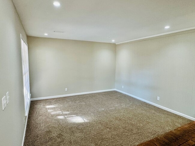 Building Photo - Updated 4-Bedroom Ranch with the layout everyone wants