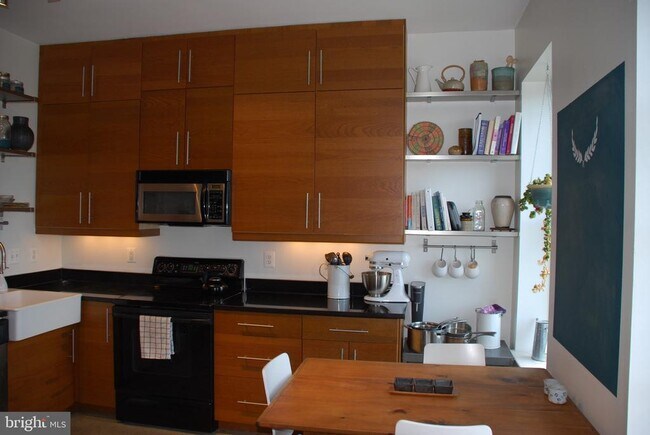 Building Photo - 1325 13th St NW