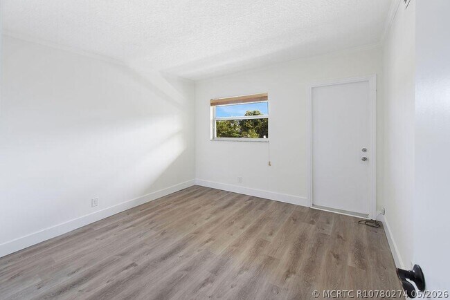 Building Photo - 1400 NE 57th Ct