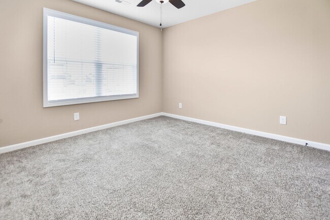 Building Photo - Pet Friendly Four Bedroom!