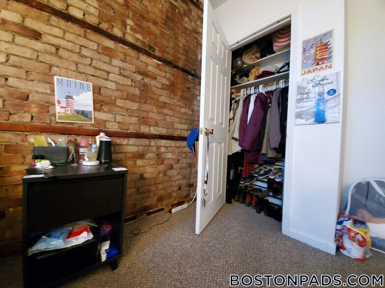 Building Photo - 168 Northampton St