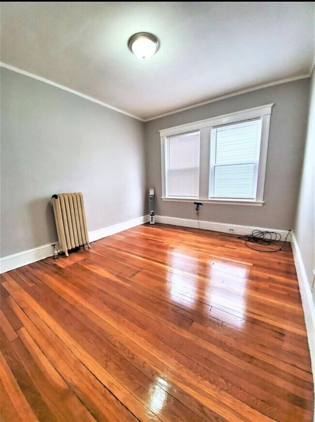 Building Photo - 11 Monponset St