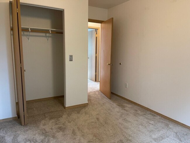 Building Photo - 4683 Bluegill Rd