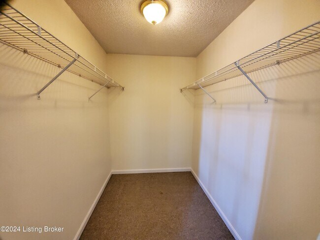 Building Photo - 6418 Venango Dr