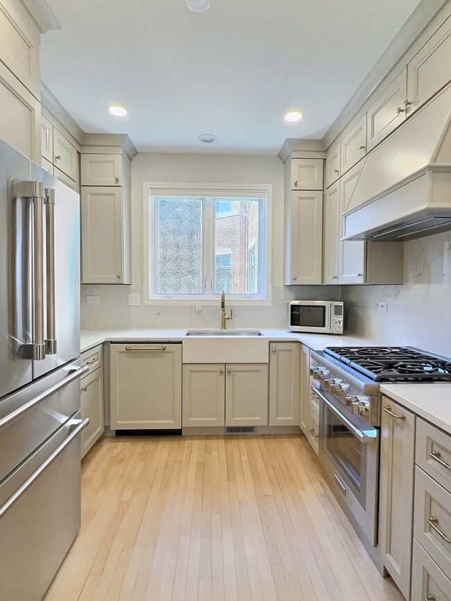 Building Photo - 1351 W Altgeld St