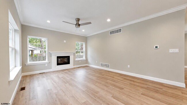 Building Photo - 456 S Nectar Ave