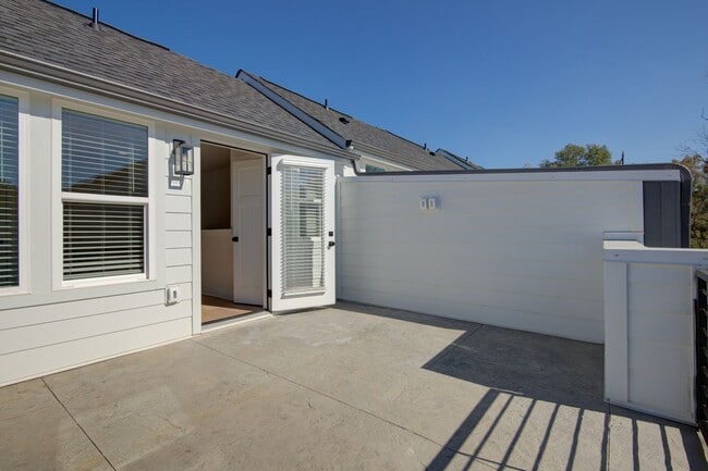 Building Photo - COMING SOON! Modern End-Unit Living Near Uptown | Rooftop Terrace + Tandem Garage