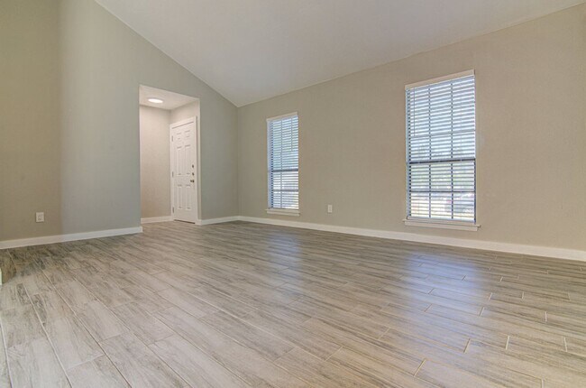 Building Photo - 1603 Dale Cove