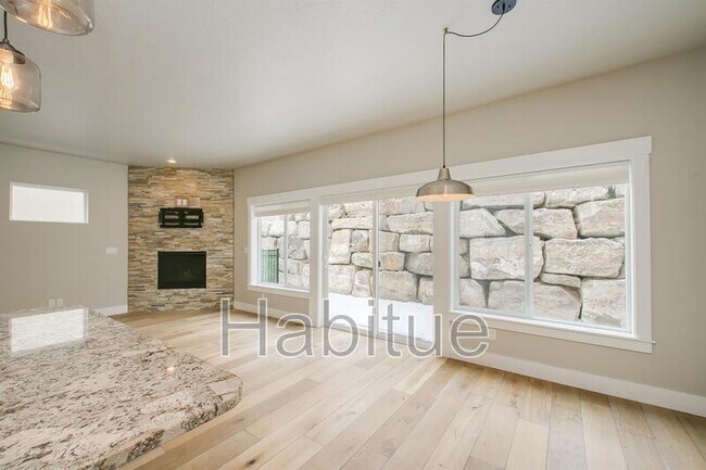 Building Photo - 2248 W Hill Terrace Ln