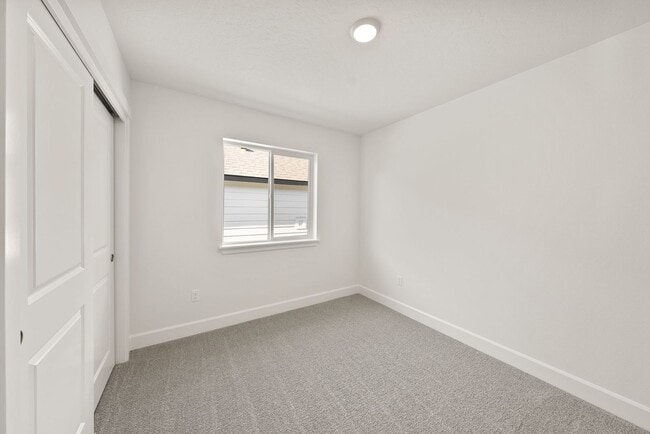 Building Photo - 50% OFF!!! Modern 3 Bed/2 Bath Single-Level Home with Open Living - Redmond